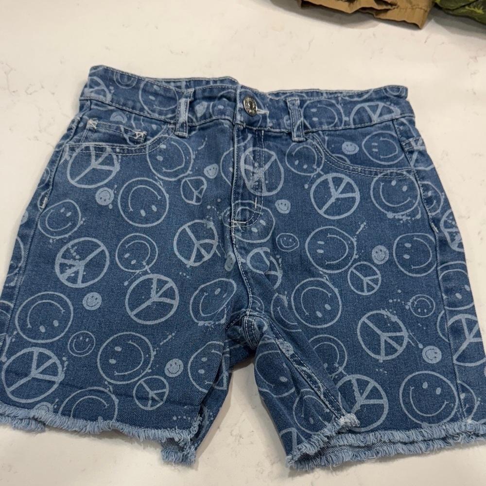 6/20🎉 Justice Blue Denim Shorts with Fun Patterns